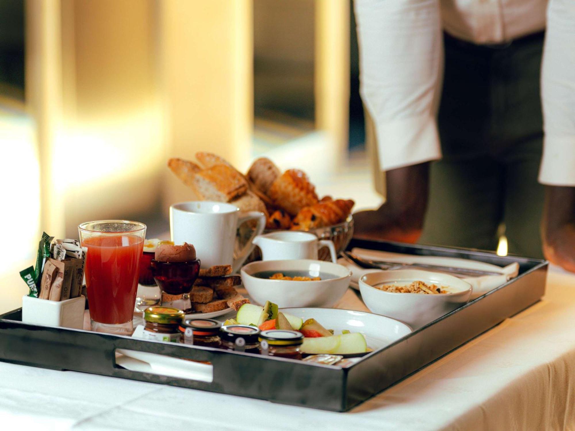 Nest Paris La Defense - Mgallery Puteaux Eksteriør bilde Room service