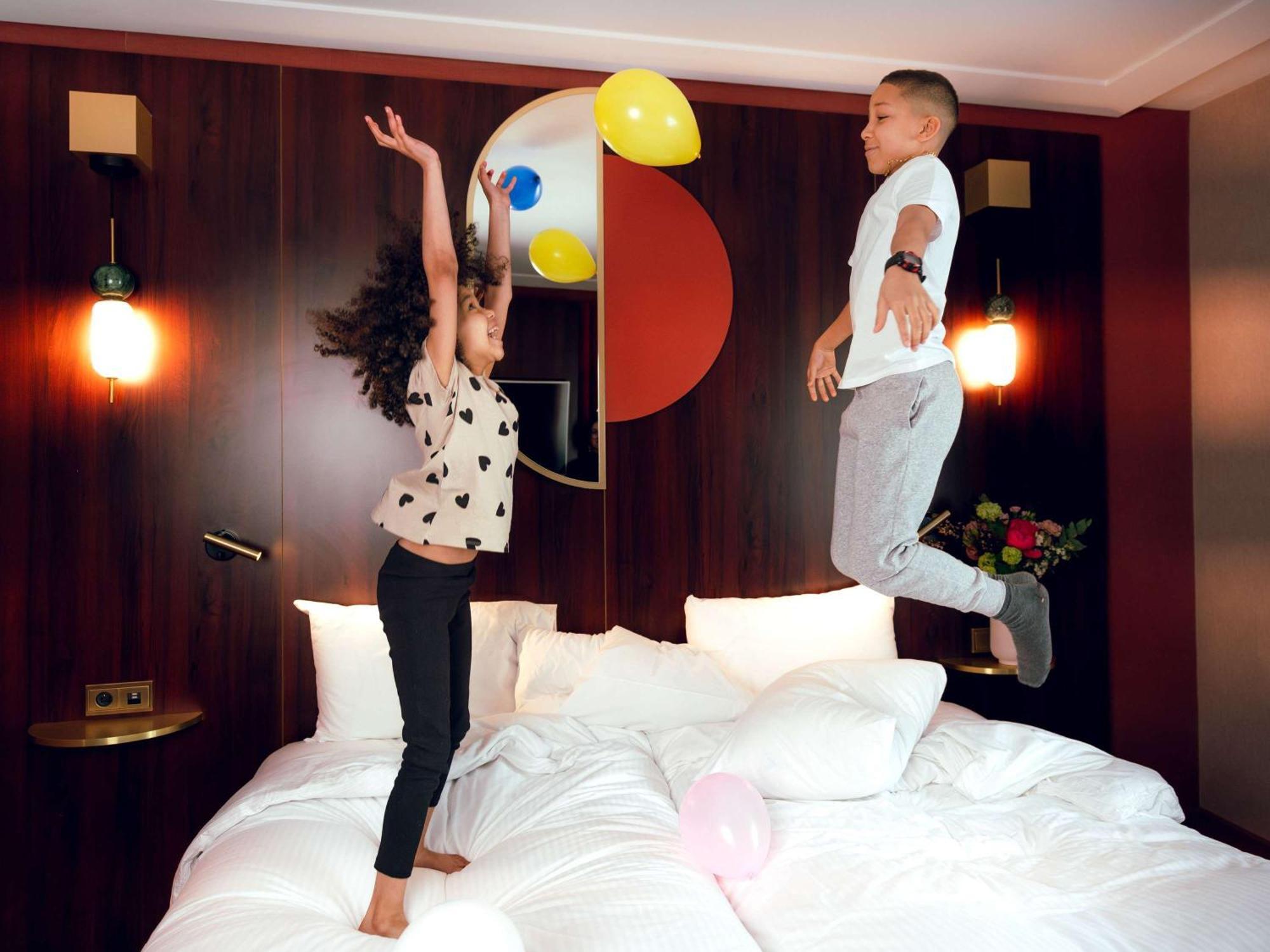 Nest Paris La Defense - Mgallery Puteaux Eksteriør bilde The bed in the hotel room